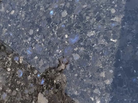 Слэб лабрадорита Volga Blue с синей иризацией — UGRAN